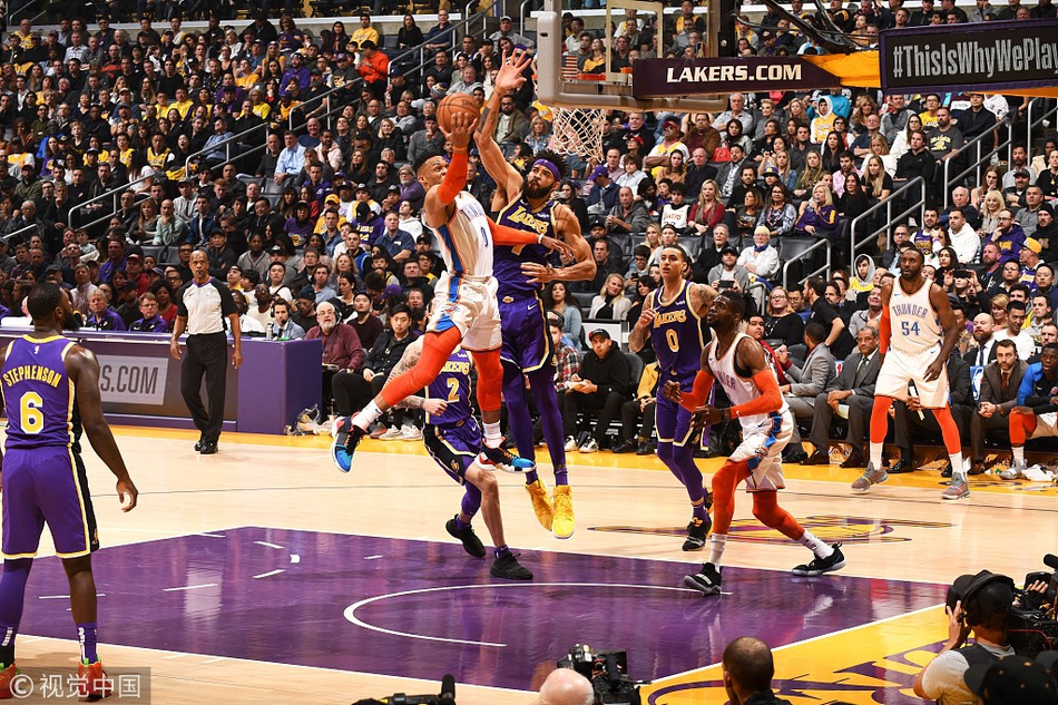 把他的弱侧 把他的弱侧